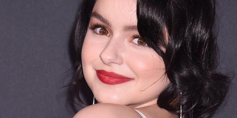 Ariel Winter poses close up