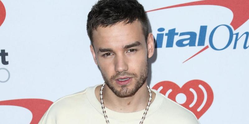 Liam Payne wearing gold chain