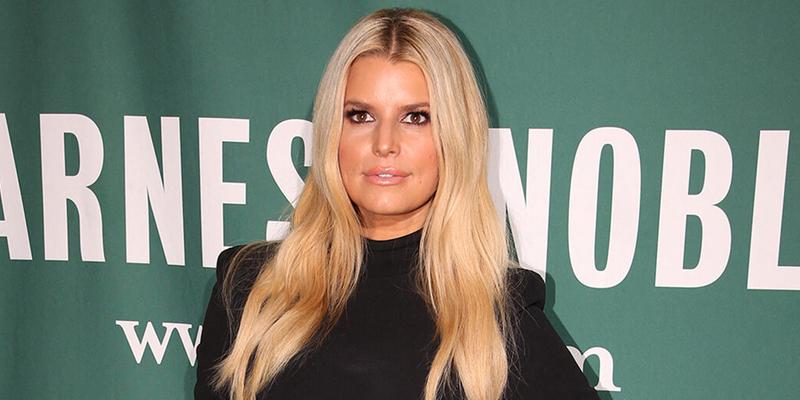 Jessica Simpson makes appearance at Barnes and Noble for her book