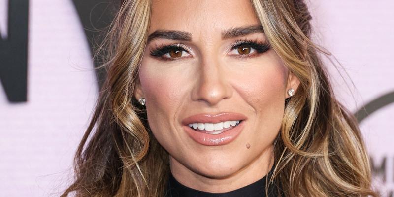 Jessie James Decker close up