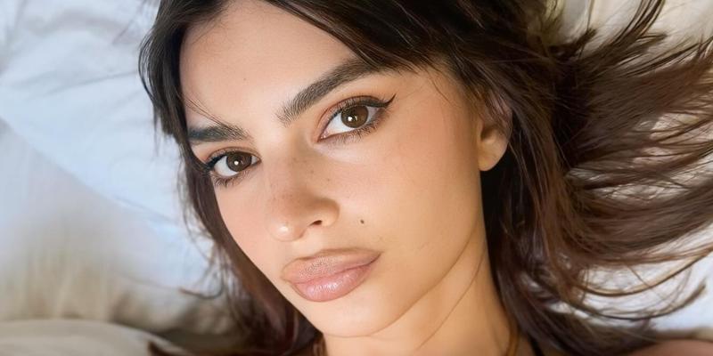 Emily Ratajkowski close up