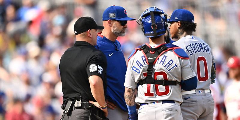 Chicago Cubs coach David Ross speaks to players during the 2023 MLB London Series