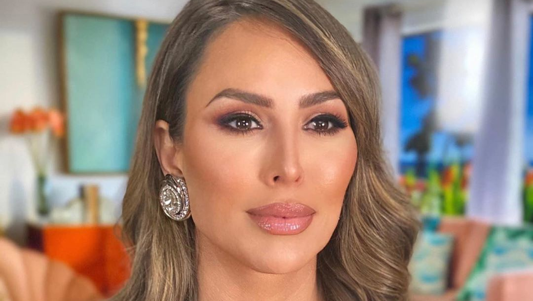 ‘RHOC’ Star Kelly Dodd Sparks Anti-Trump Comments Following Boat Parade