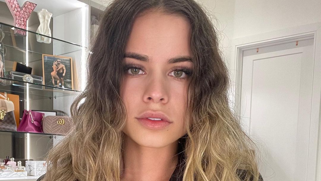 Yaslen Clemente Stuns Instagram In Plunging Black Swimsuit - The Blast