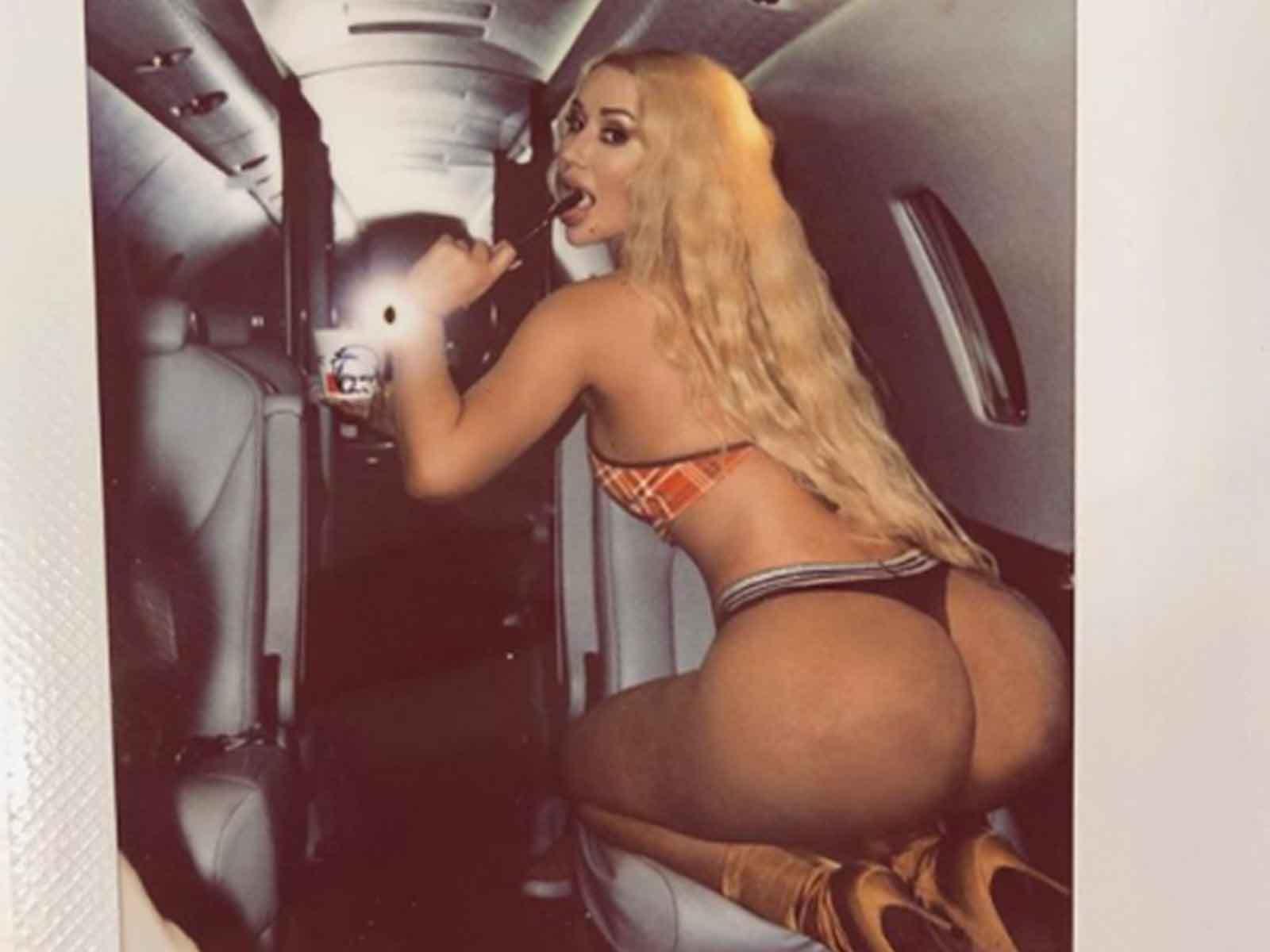 Iggy Azalea Really Wants Us Chicken Out Her Booty
