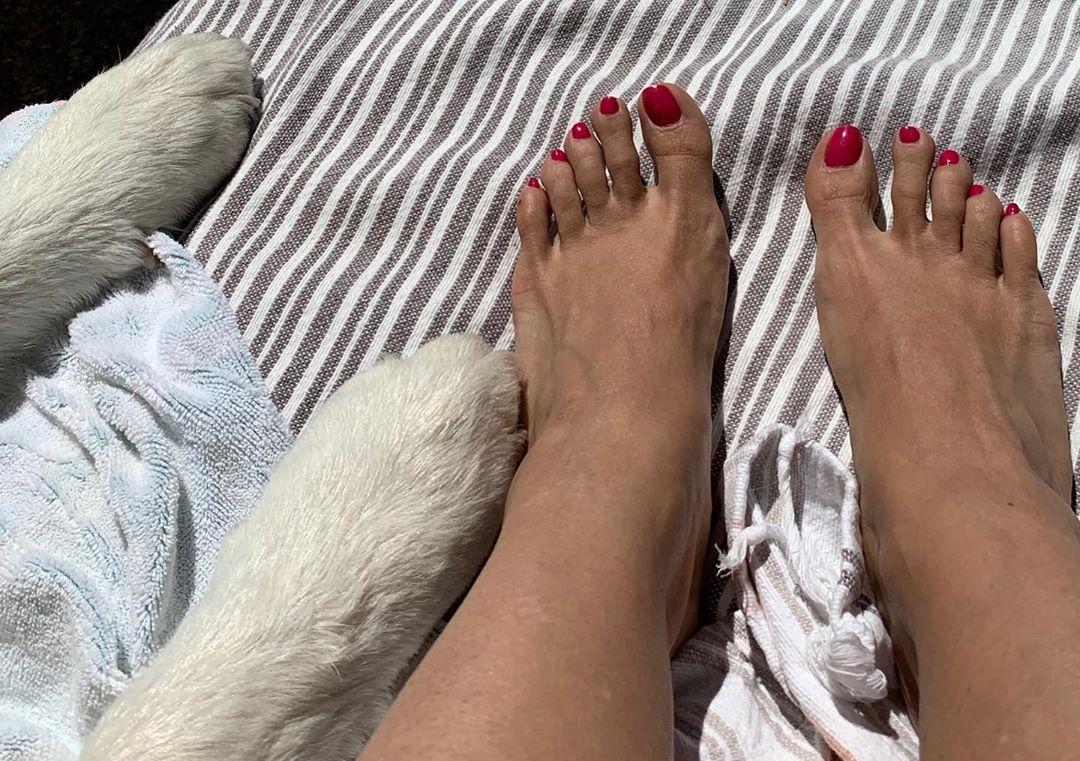 Salma Hayek's Feet Drives Fans Wild In Doggy Style Appreciation - The Blast