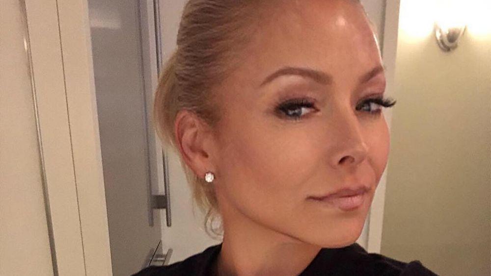 Kelly Ripa Unfussed After Exposing Thong Wardrobe Malfunction The Blast