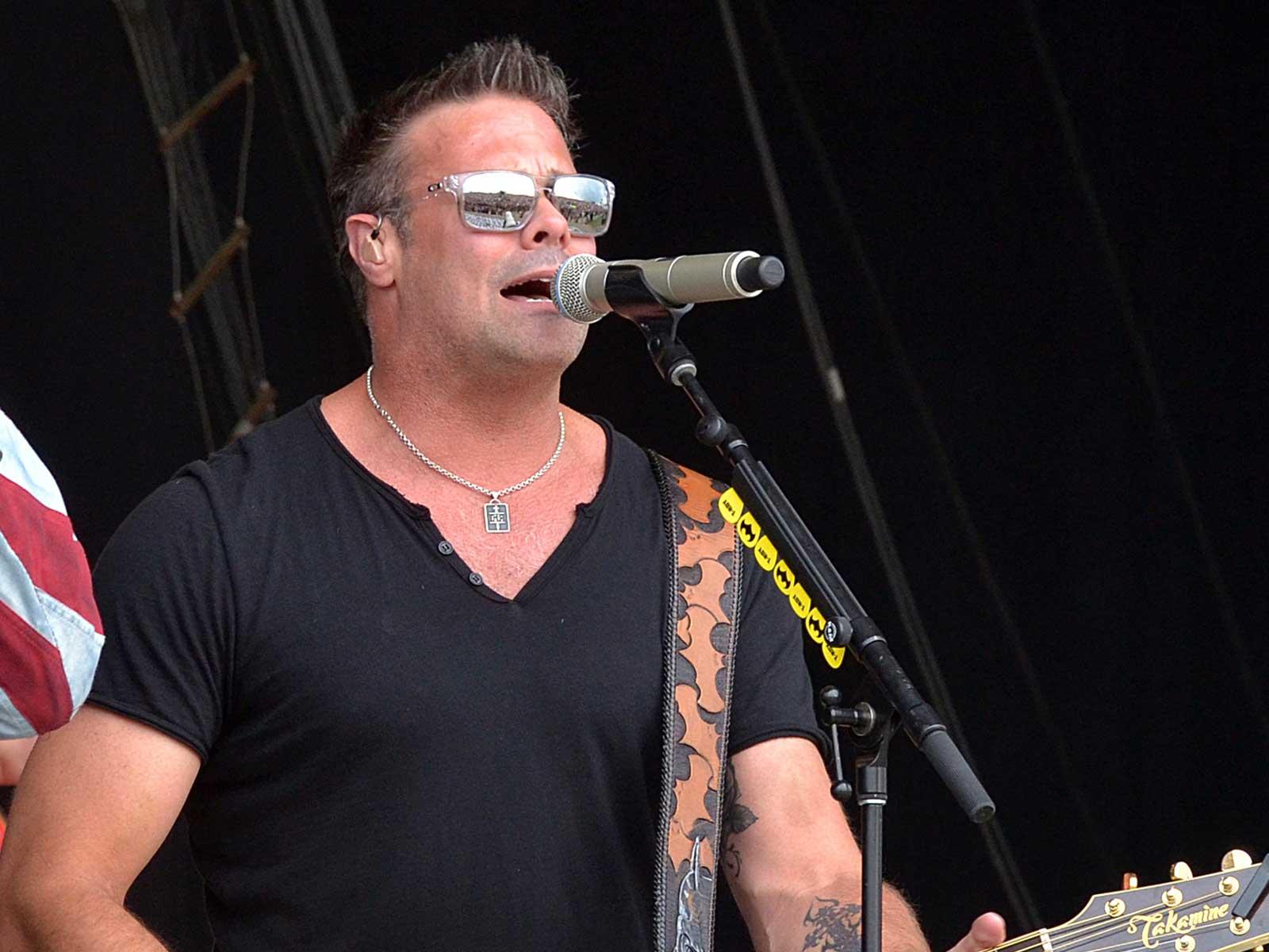 Country Star Troy Gentry Dies in Helicopter Crash