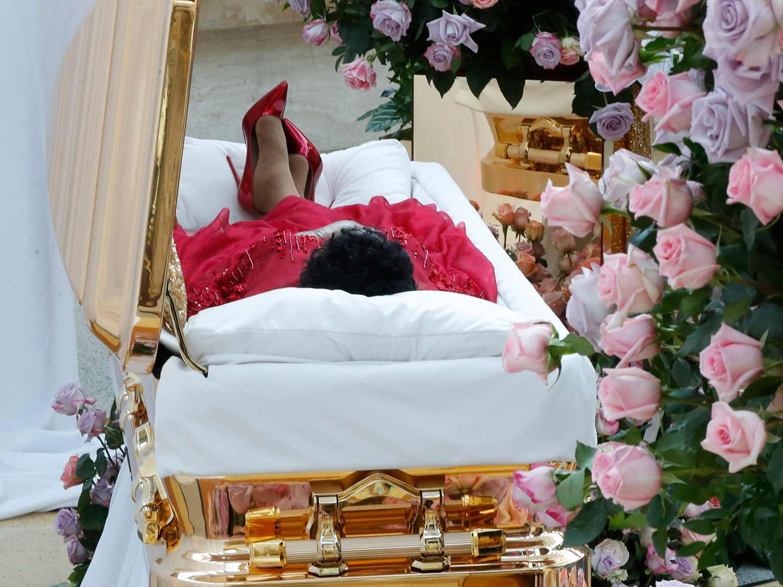 Aretha Franklin Gets the 'Solid Gold' Treatment at Public Viewing The