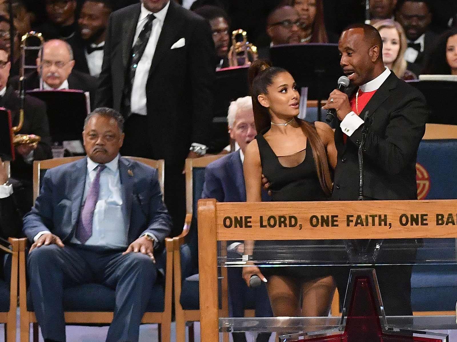 Aretha Franklin Funeral Pastor Apologizes For Groping Ariana Grandes