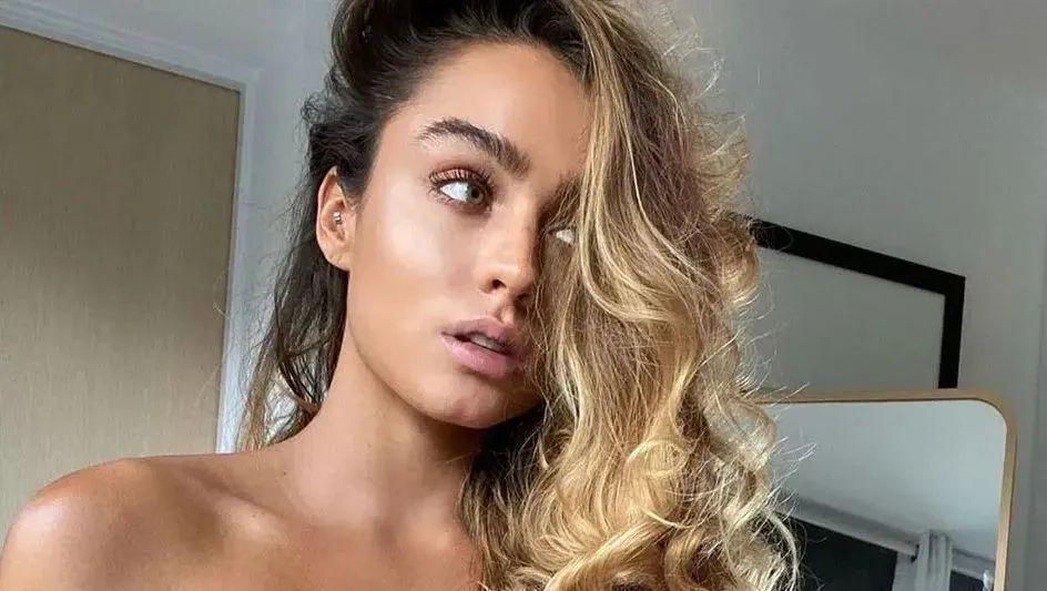 Sommer Ray Caught With Buttocks Bare For Latex Surprise