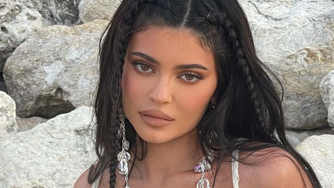 Kylie Jenner Drops Her Favorite Skincare Oils