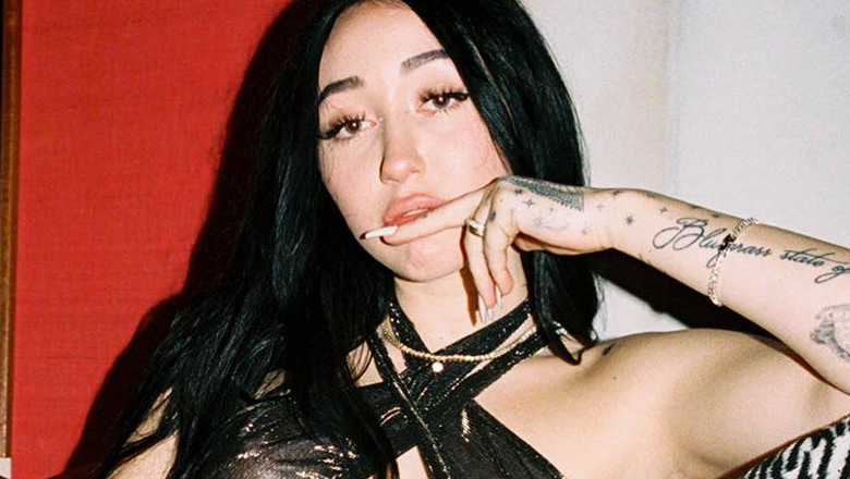 Noah Cyrus Bends Over Pantless In Skimpy Witch Costume