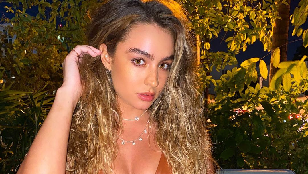 Sommer Ray Shows Off Impressive Tongue Skills Braless In Tiny Pasties!