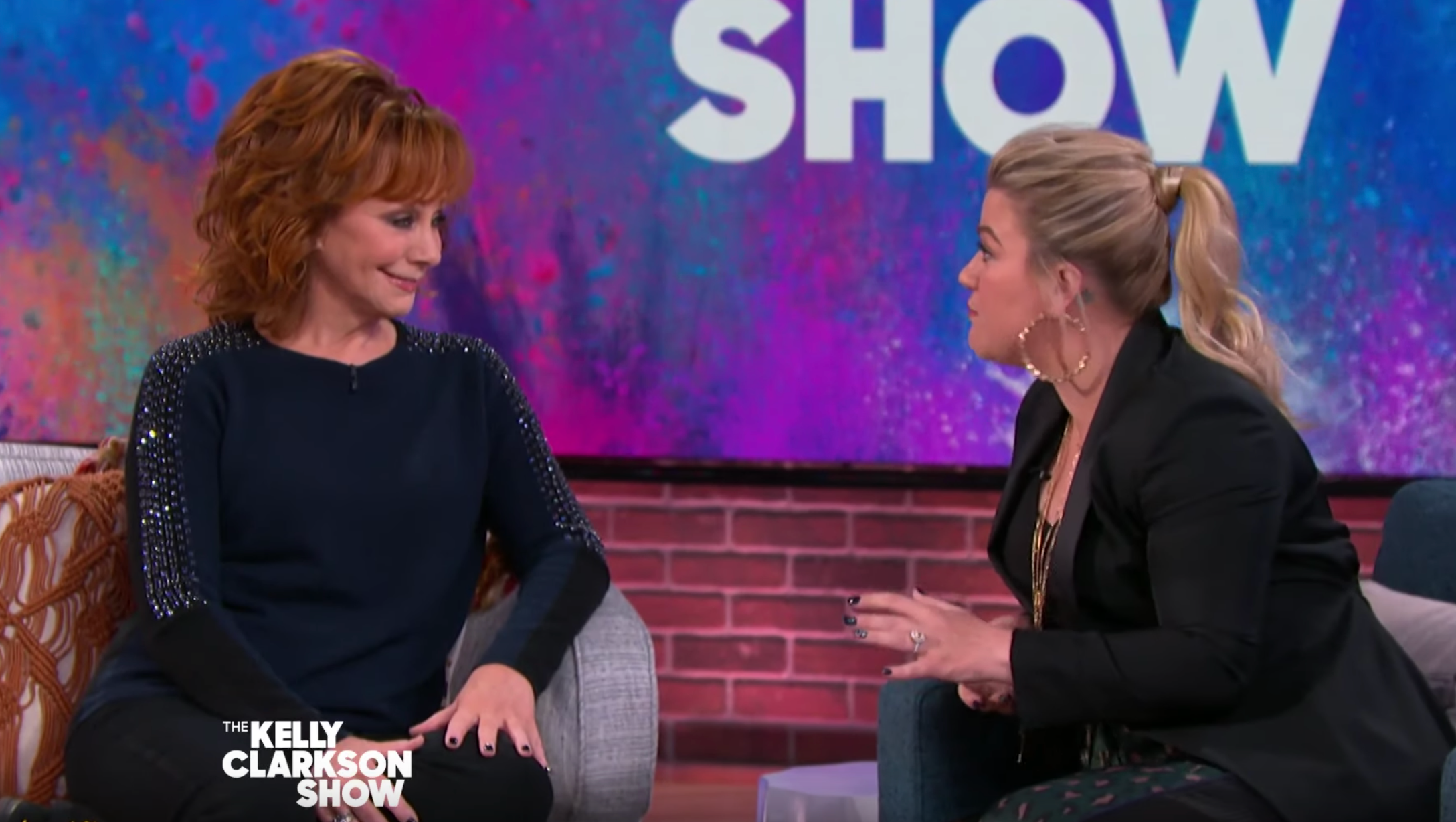 Kelly Clarkson Talks To Reba McEntire About Marrying The Singer’s Son