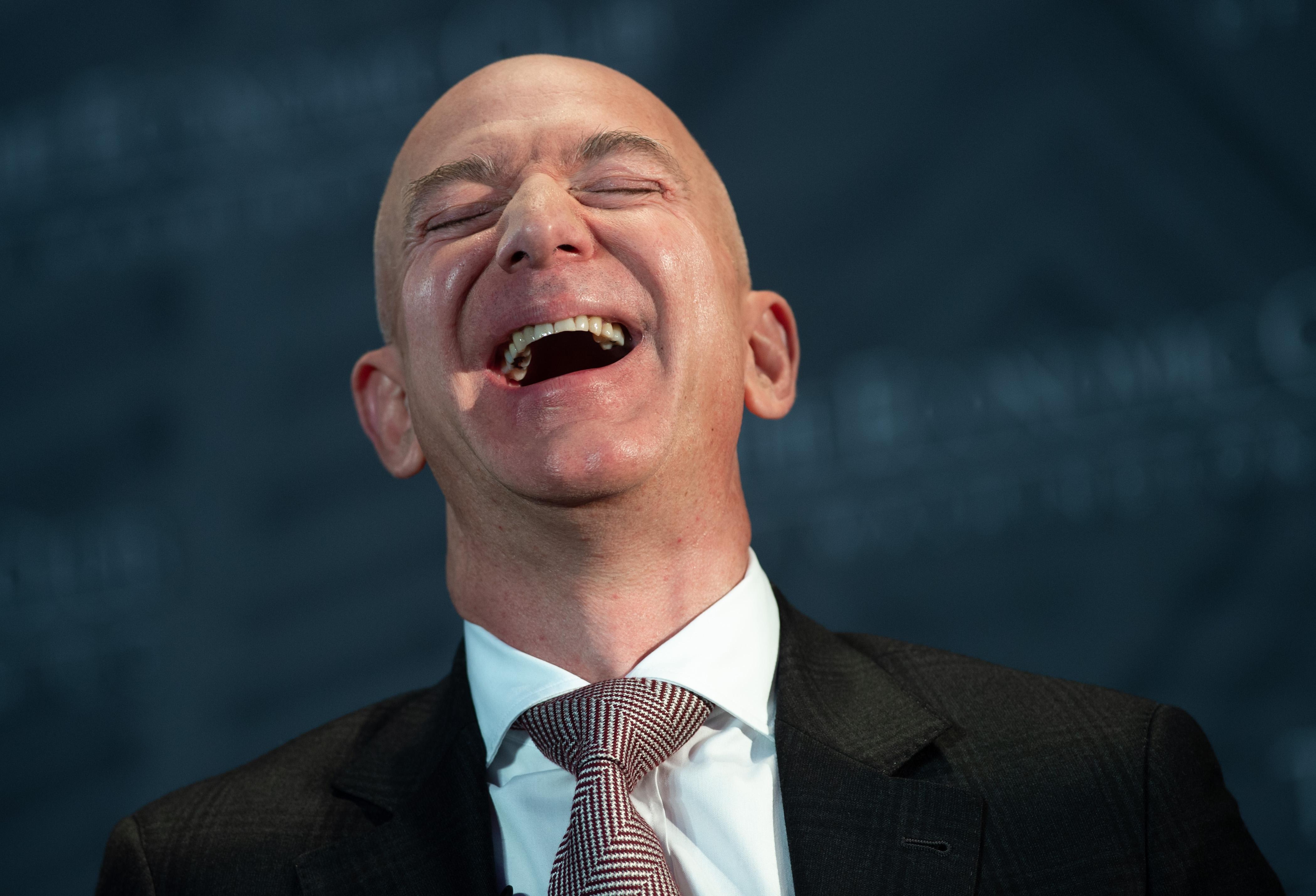 ‘Amazon’ Boss Jeff Bezos Just Got $13.2 Billion Richer In Just 15 MINUTES!!
