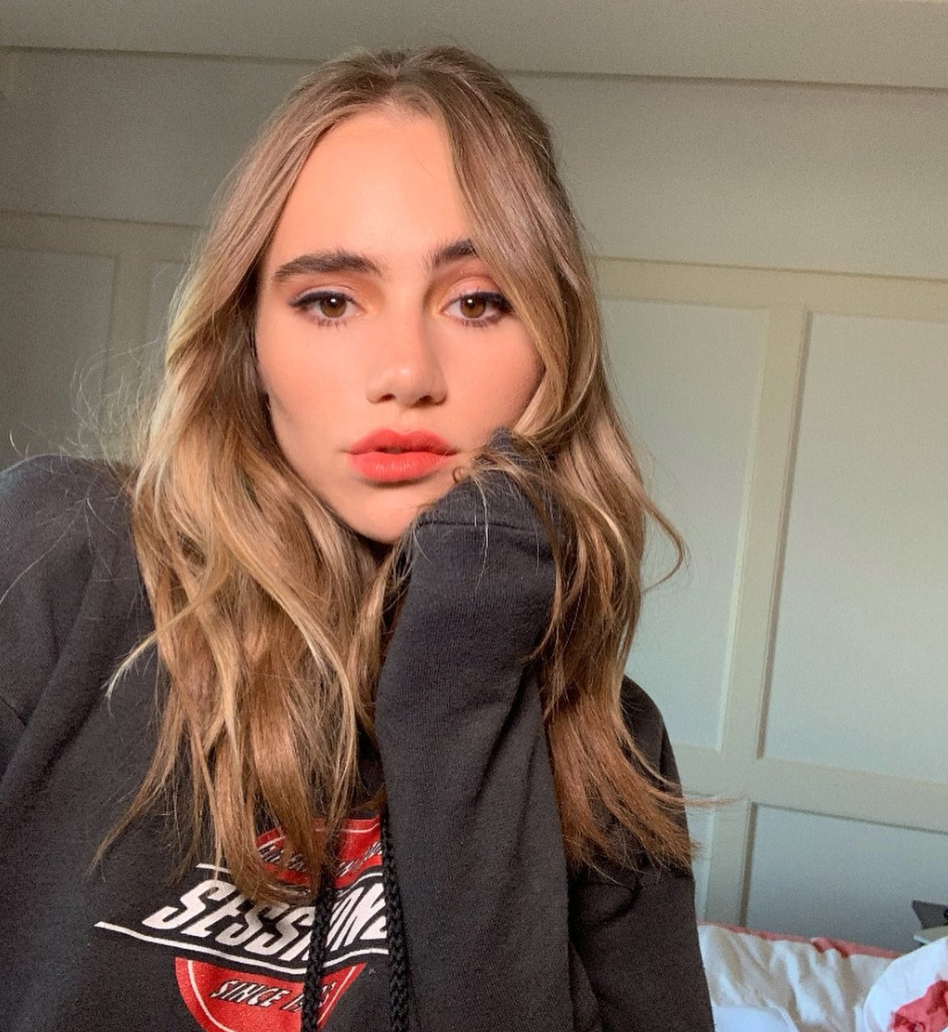 Suki Waterhouse & Robert Pattinson Fuel Engagement Rumors As Model ...