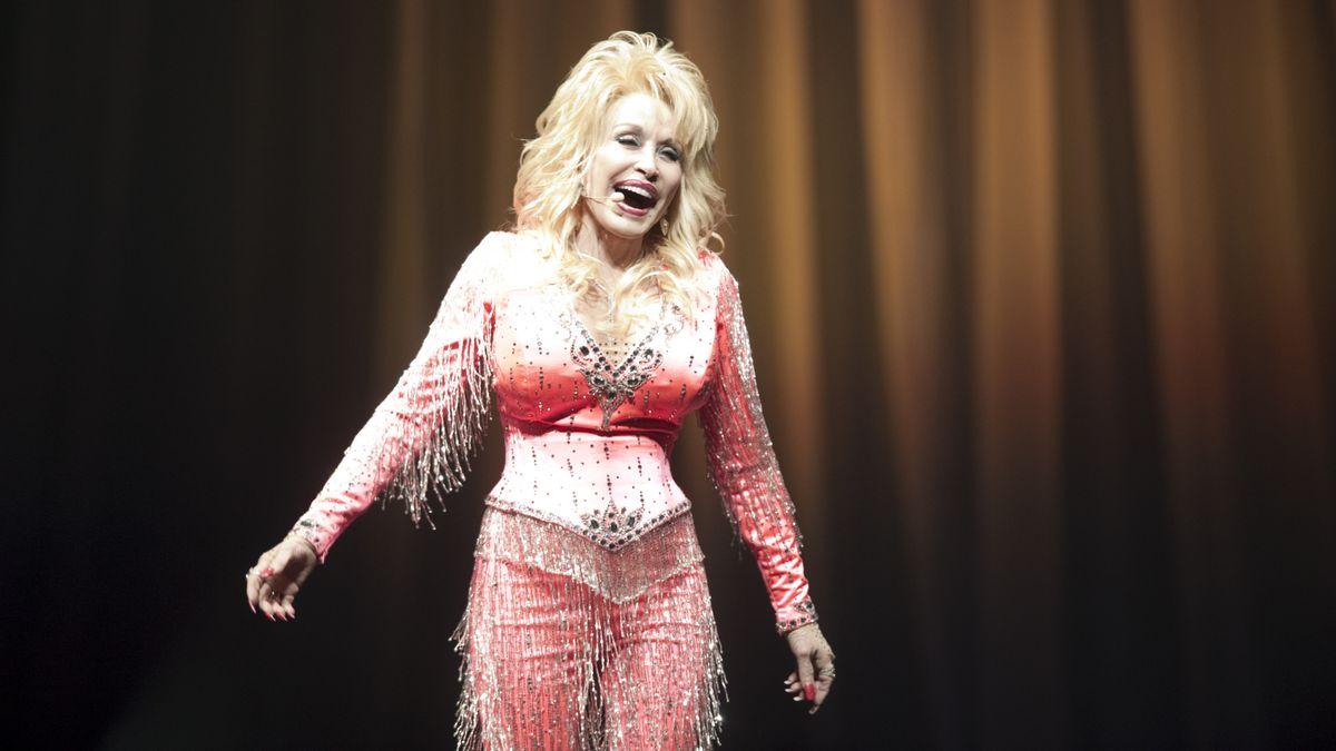 Dolly Parton Once Wrote Songs About The Dangers Of Alcohol! Here’s Why