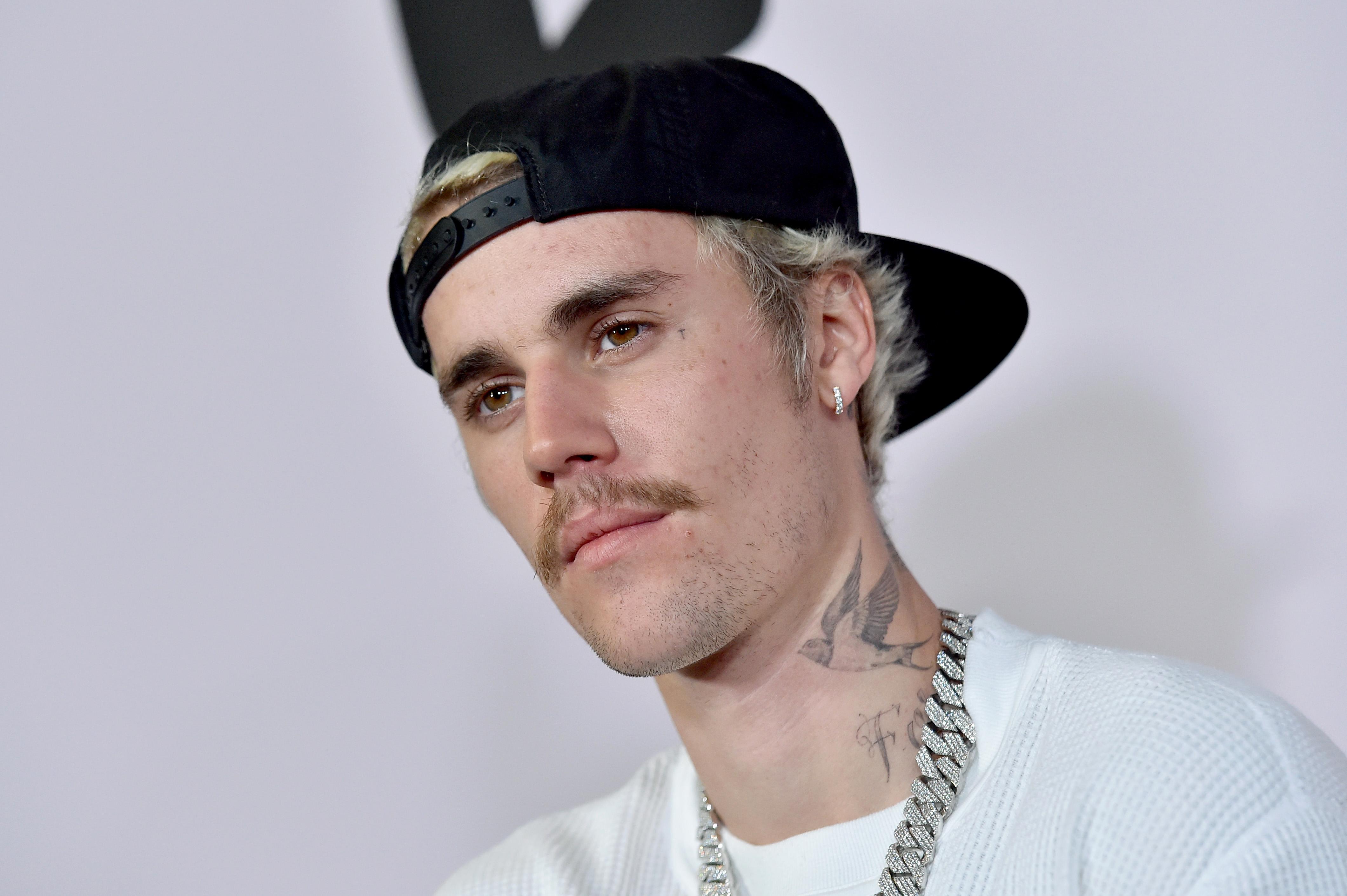 Hailey Baldwin, Social Media React to Justin Bieber Finally Shaving Off His Mustache
