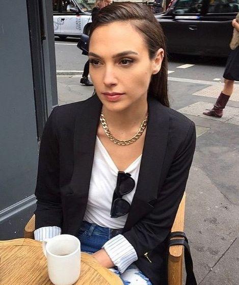 Gal Gadot Straight-Up Stunning In Skimpy Gym Wear On L.A. Streets - The ...