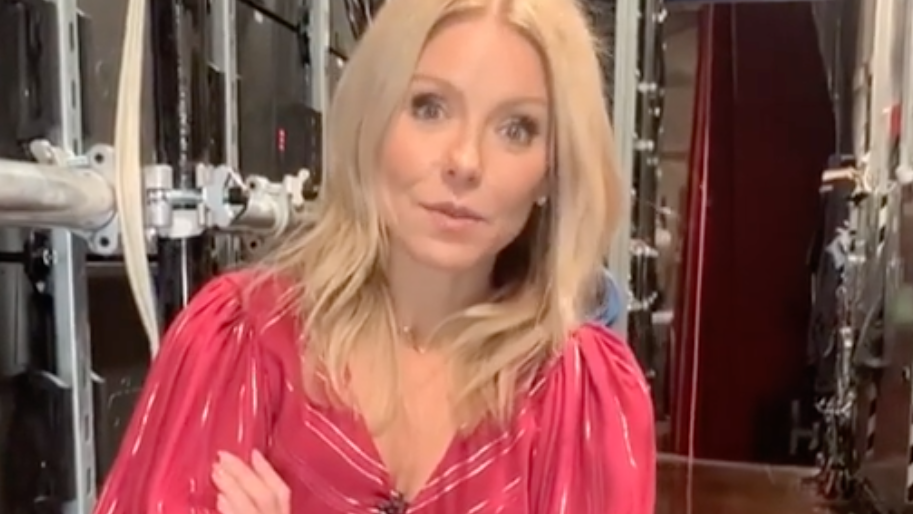 Kelly Ripa's Red Thong Exposed During Embarrassing Wardrobe Malfunction