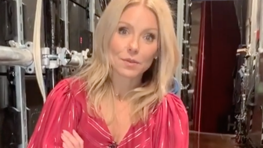 Kelly Ripa’s Red Thong Exposed During Embarrassing Wardrobe Malfunction