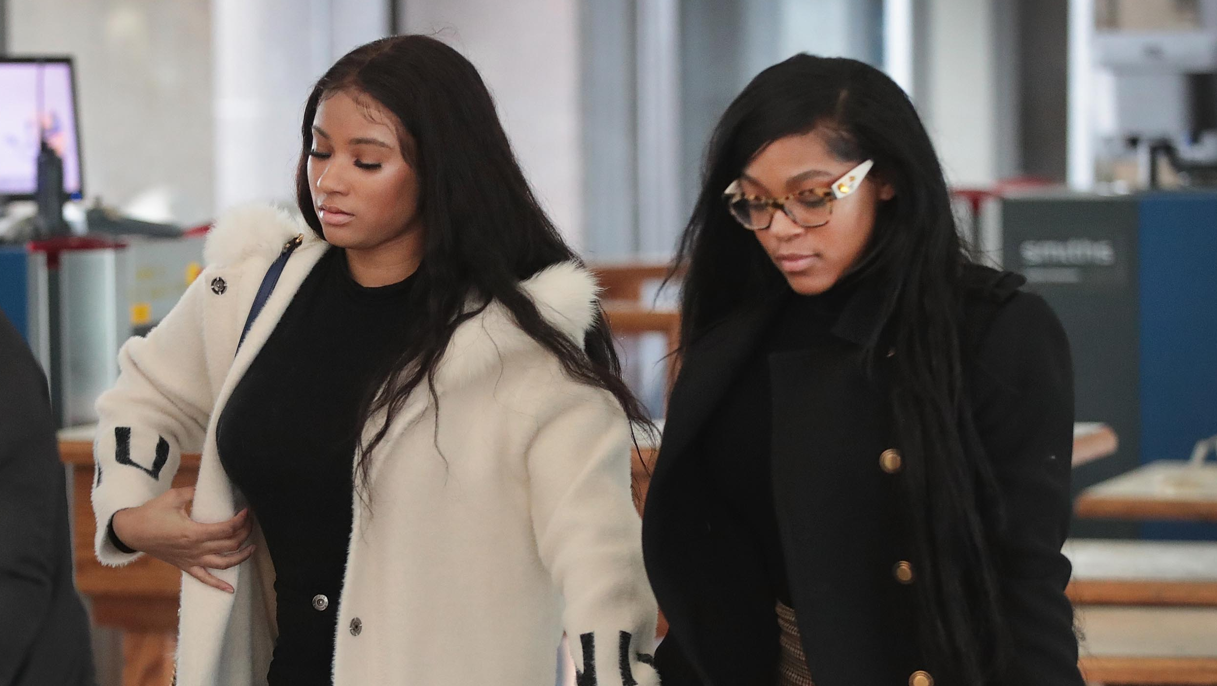 R. Kelly’s Girlfriends Kicked Out of Trump Tower Chicago After Singer’s Arrest