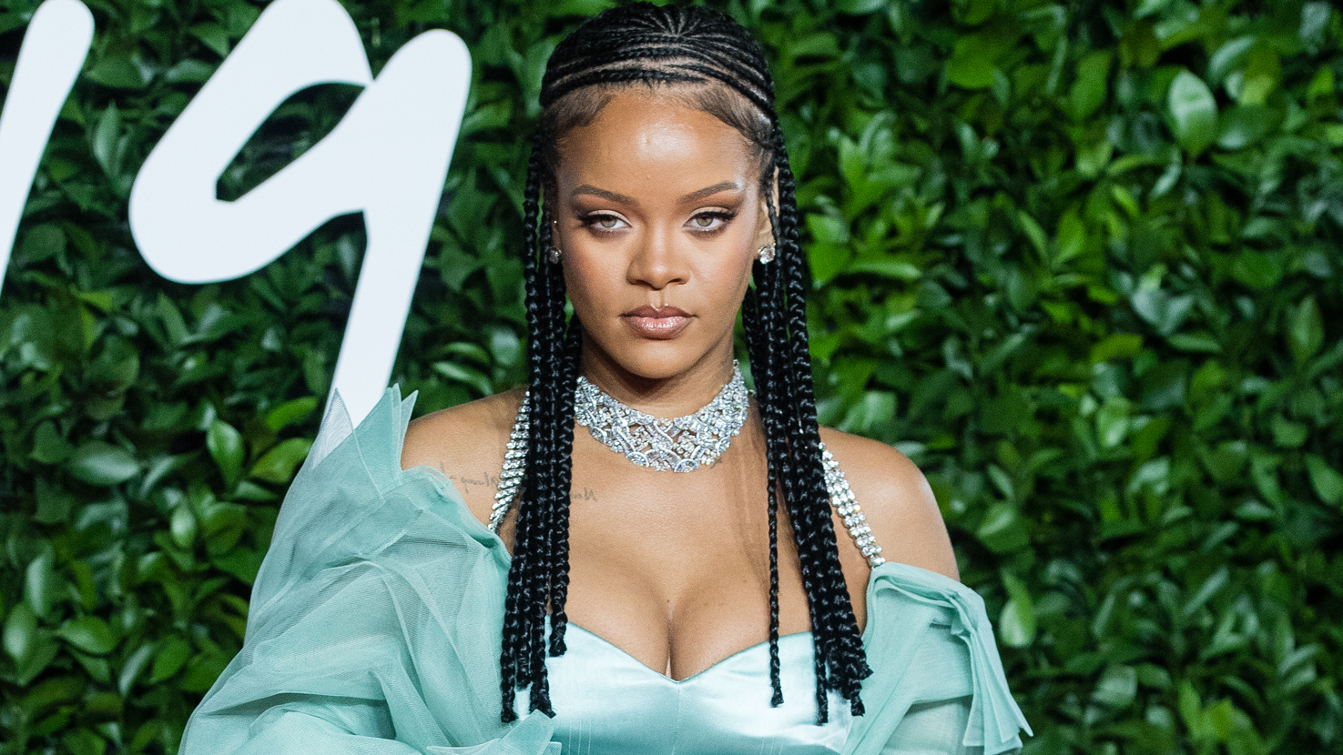 Rihanna Ready To Hash Out Issues With Dad In Nasty Family Court Battle