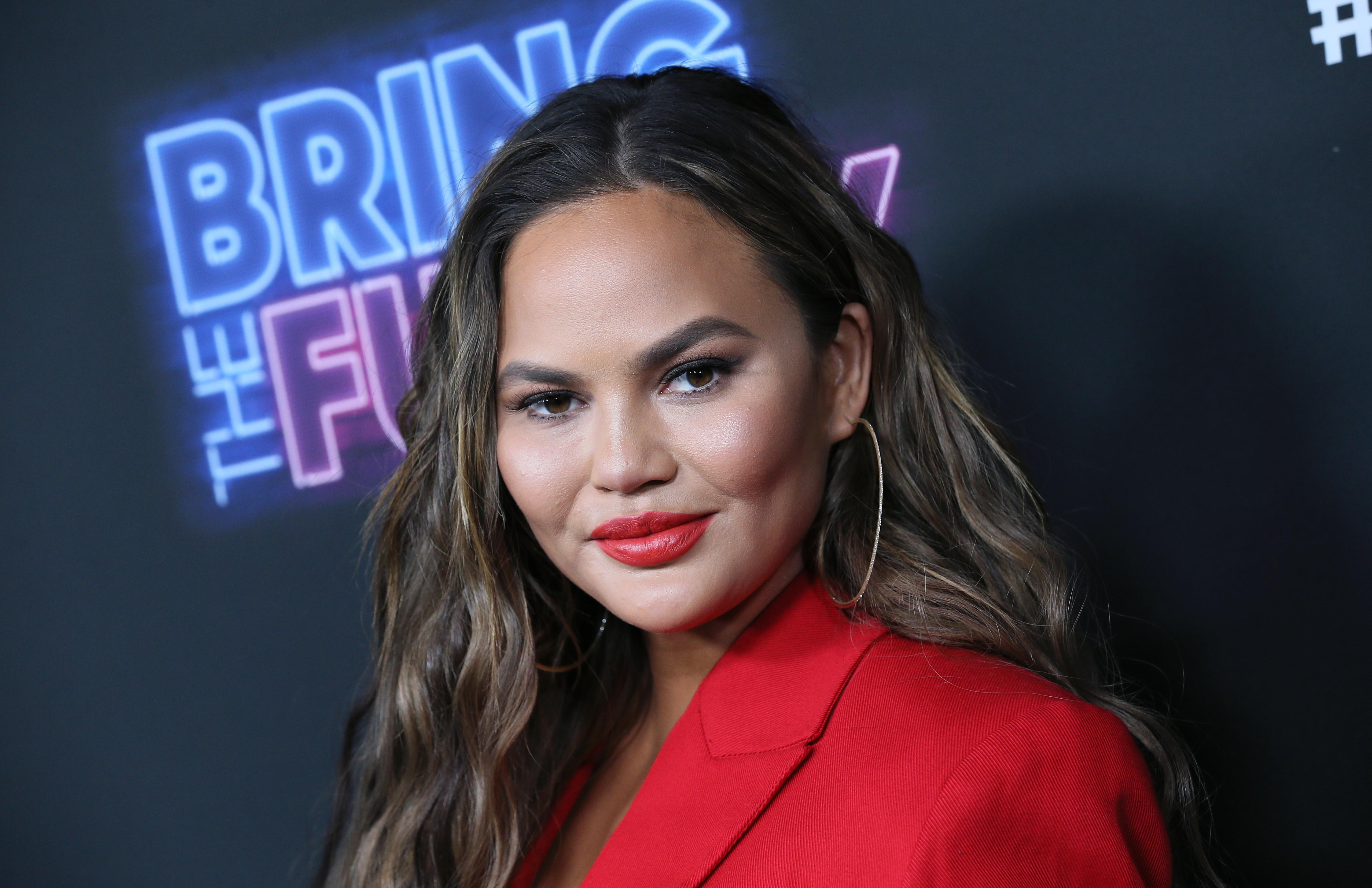 You Don’t Want To Mess Around With this Supermodel: Chrissy Teigen Shuts Down a Hater