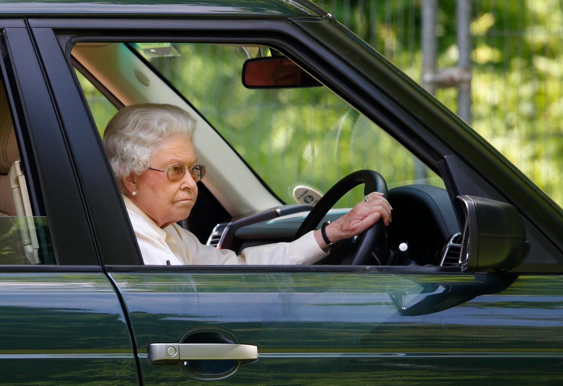 Apparently, Queen Elizabeth Is Picky About Who Rides In Her Car