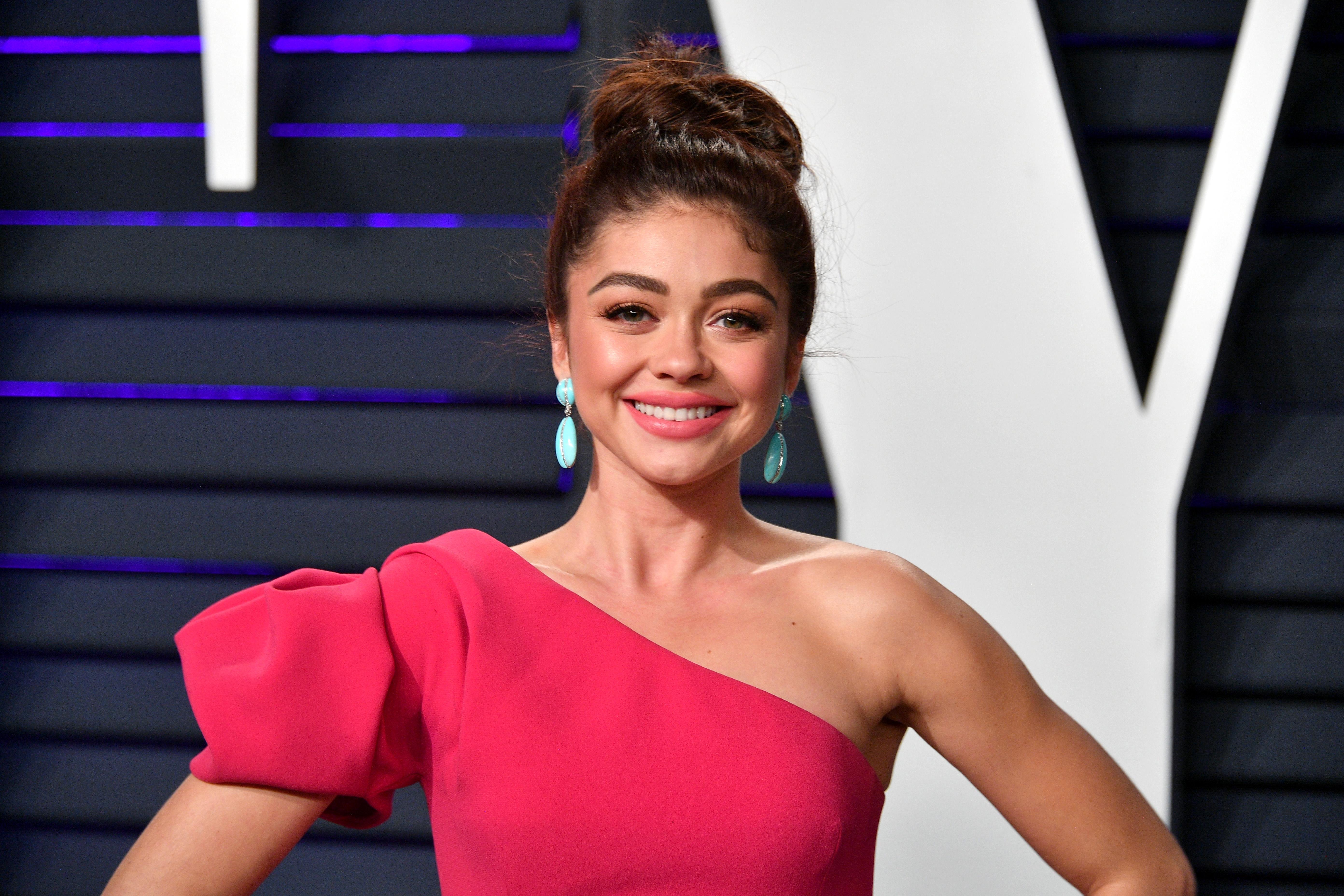 Sarah Hyland'S Powerful Message To Fans - x2a1l75
