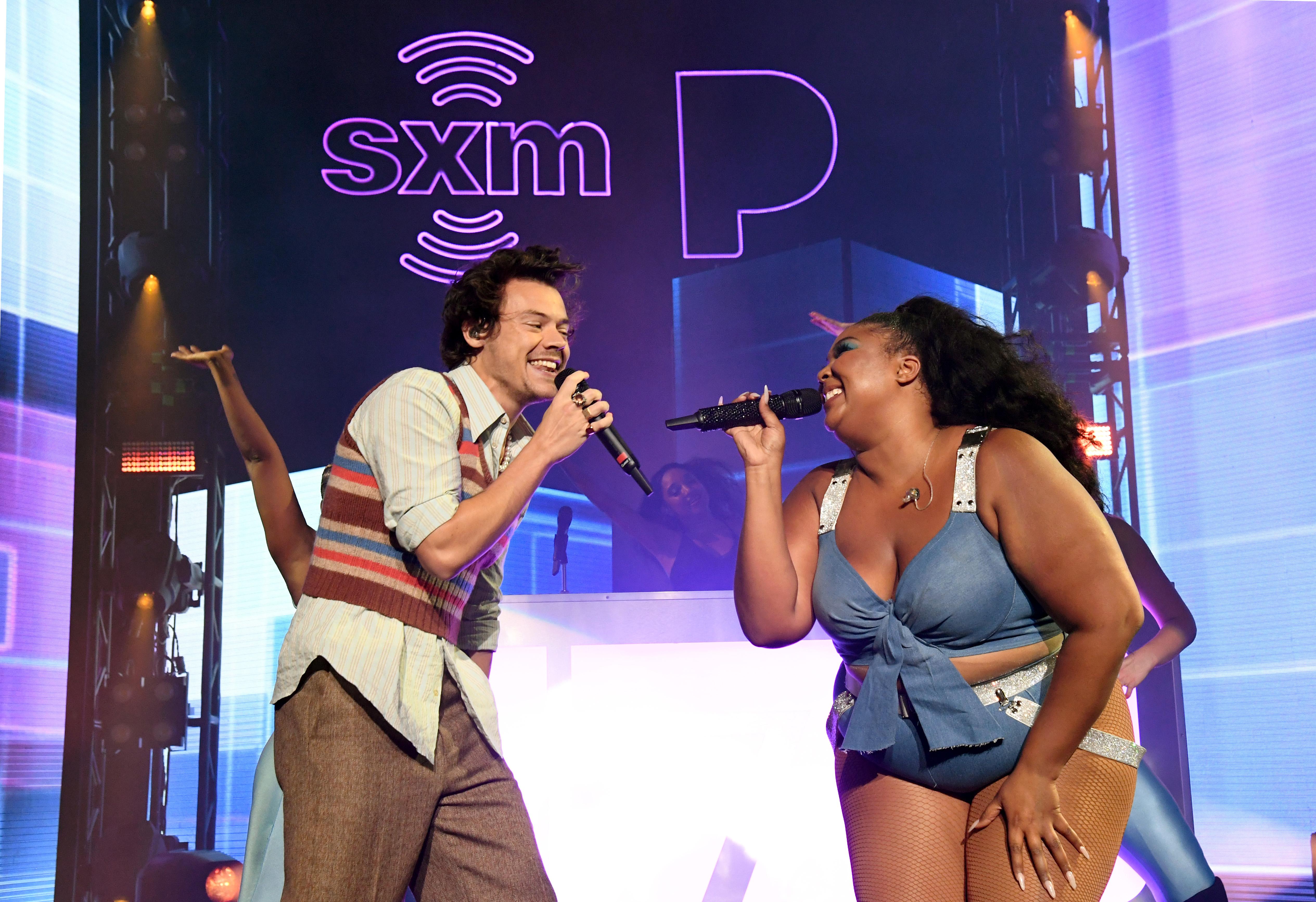Lizzo Makes A Raunchy Joke About Sleeping WIth Harry Styles