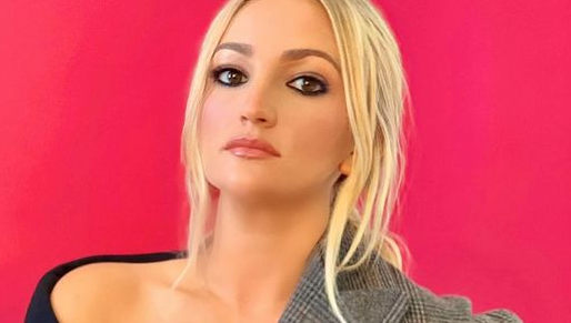 Jamie Lynn Spears Unbuttoned In Strapped-Up Leather