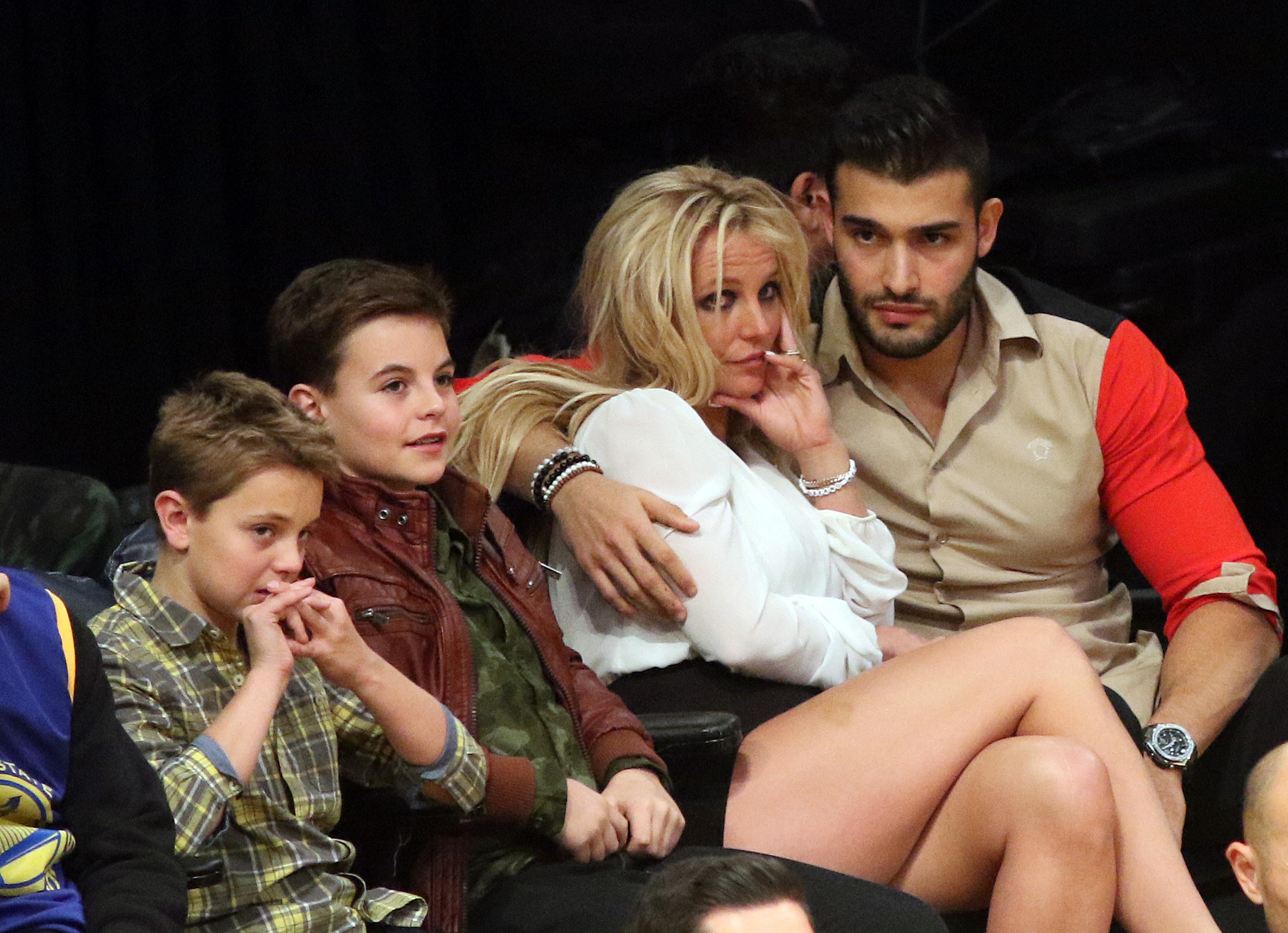 Britney Spears' Family Drama - nelbxwa
