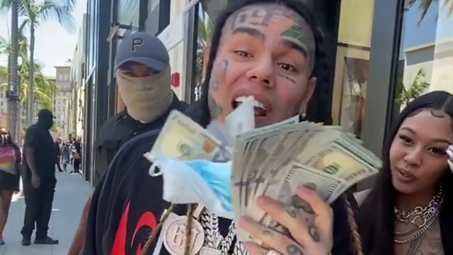 Tekashi 6ix9ine Dangerously TOSSES Thousands Of Dollars In The Air On The Streets Of L.A!!