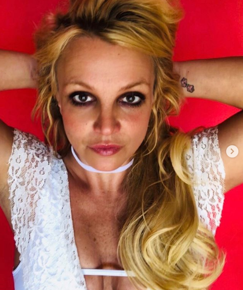 Britney Spears In Her Grandmother's Bathing Suit Sparks Mental Health ...