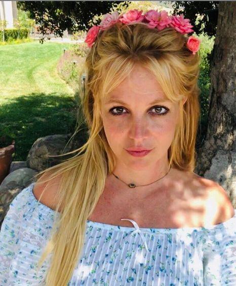 Britney Spears Sparks Concern With Backyard Flower Crowns - The Blast