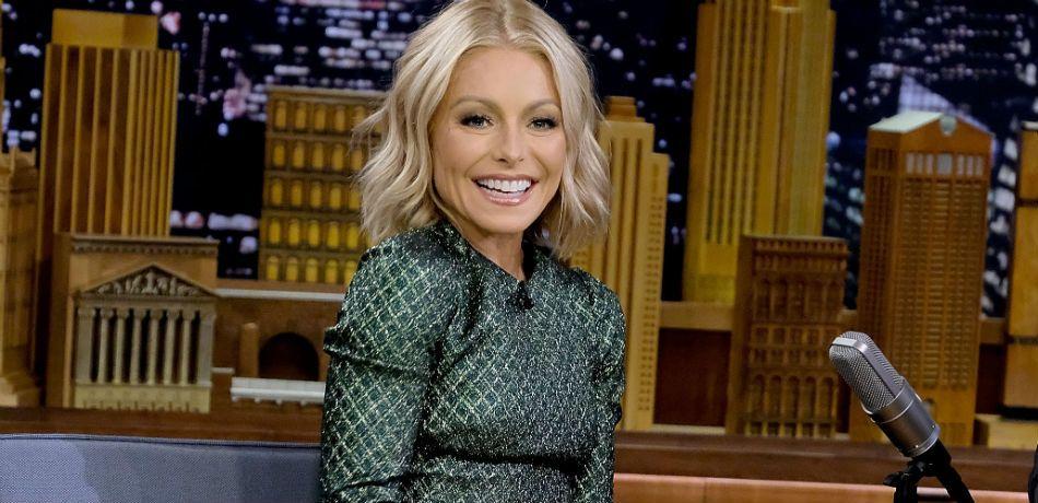Kelly Ripa Shows Off Insane Ballerina Body In Tiny Shorts With Her Leg Stretched Out