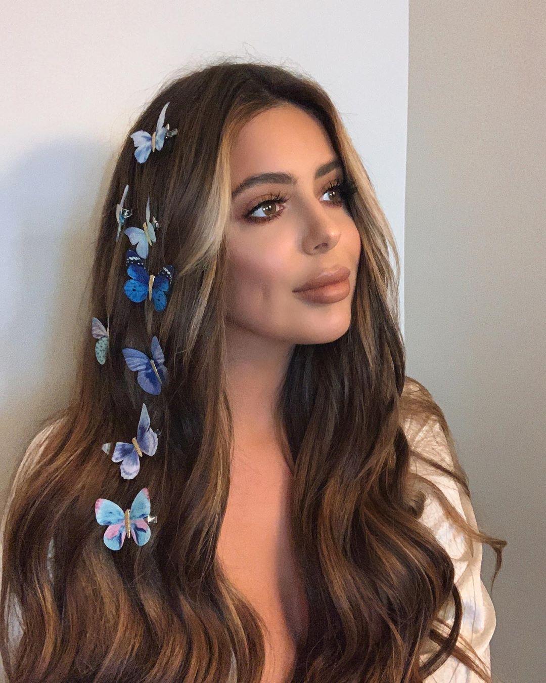 Brielle Biermann Looks Unbelievable As Bombshell With New Dark