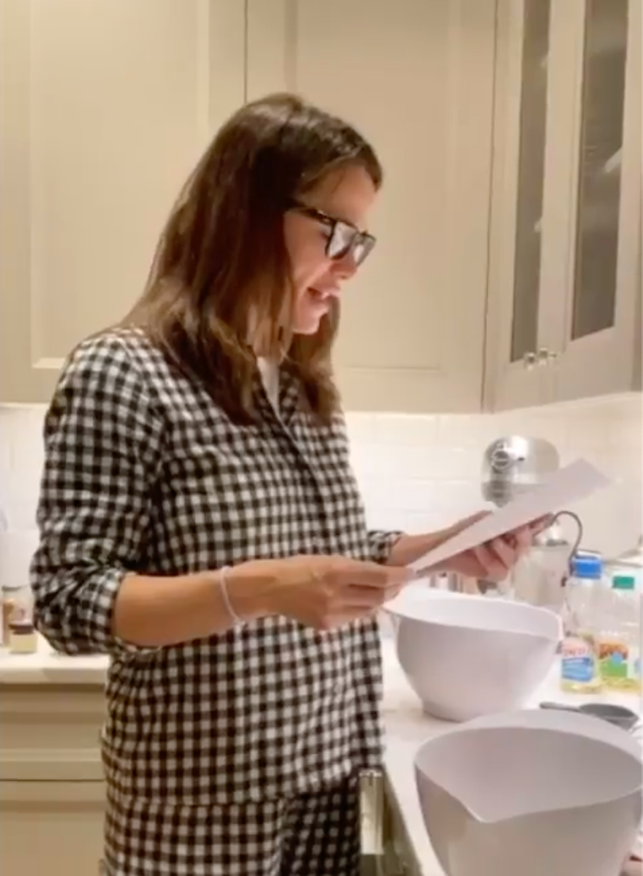 Jennifer Garner Shows Fans How to Bake Her 'Indestructible' Pumpkin