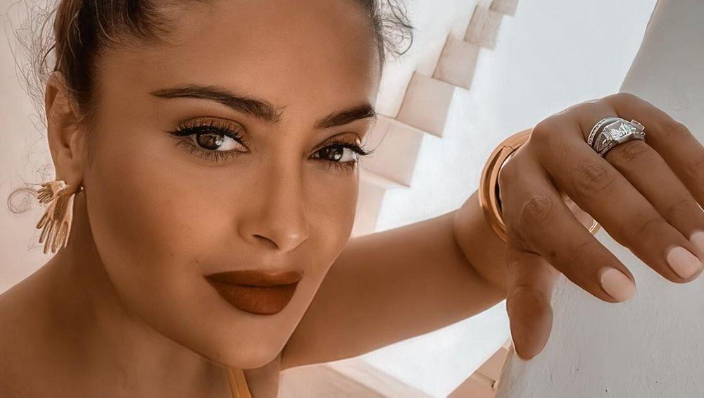 Limited Time Watch Salma Hayeks Flawless Bikini Dance Now - c134tew