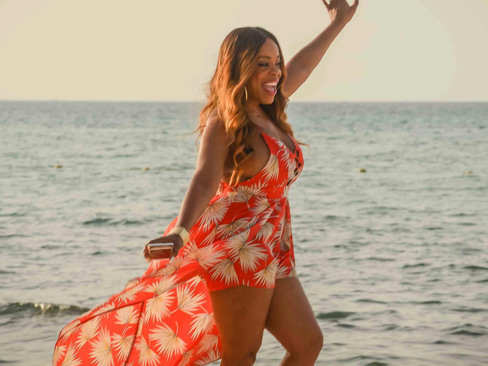 Niecy Nash Sinks Her Claws Into Summer Vacation in Mexico