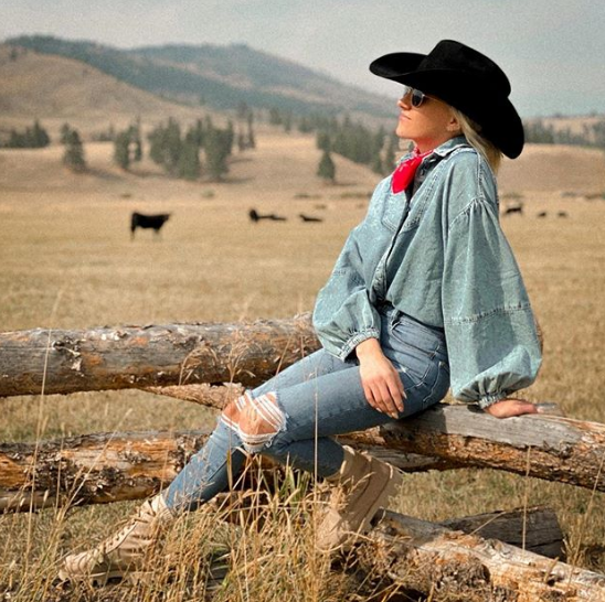 Gymnast Nastia Liukin Plays Cowgirl In Ripped Jeans From Montana Field ...