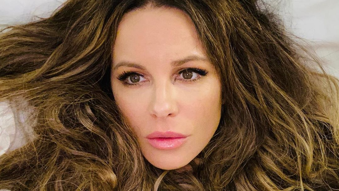 Kate Beckinsale Shows Off Ageless Beauty With Close Up Face Selfie ...