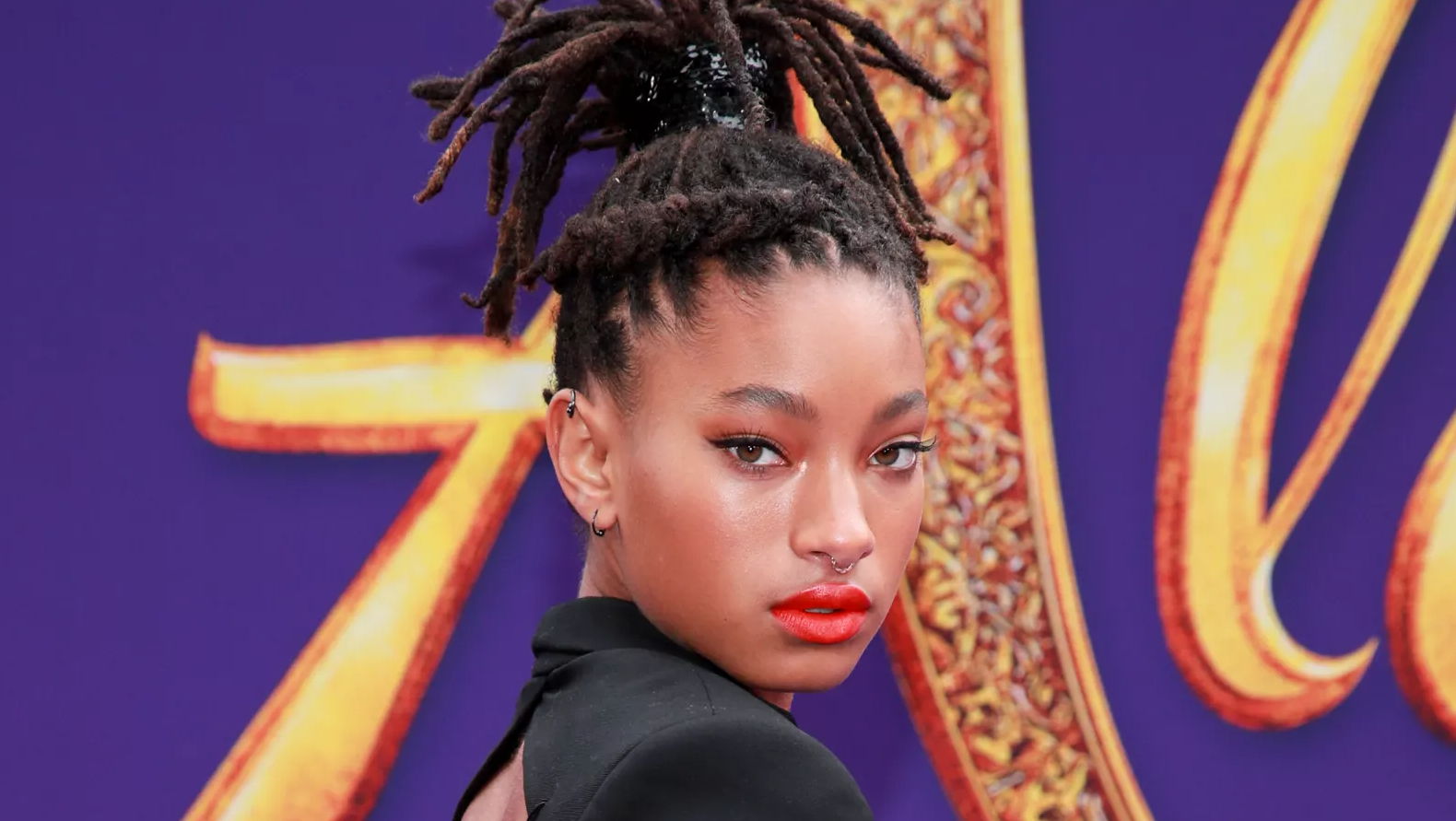 Willow Smith Wows In Yoga Handstand ‘With Wrists Turned Backwards’