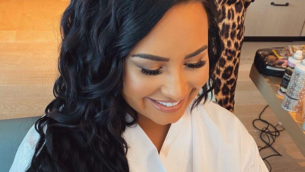 Demi Lovato Challenged As ‘Booty Chin’ Photo Goes Viral