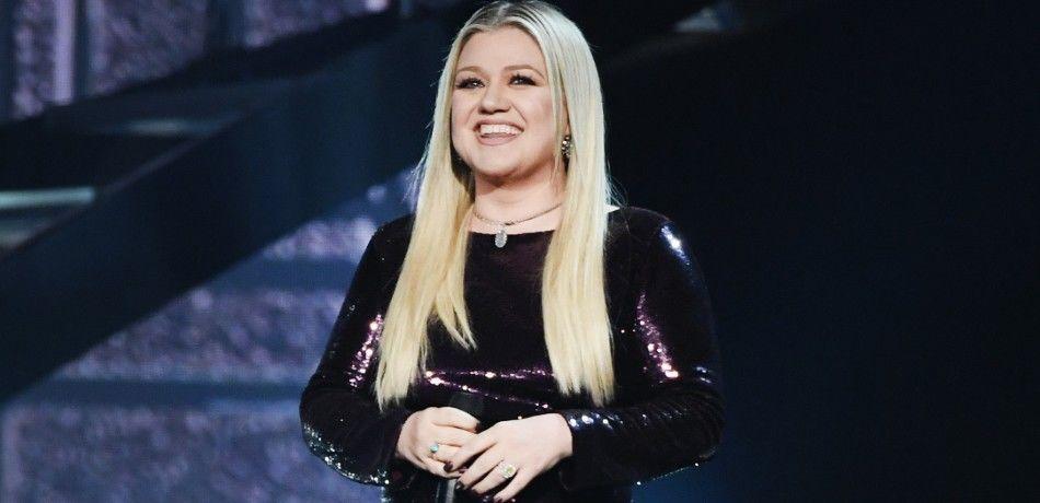 Kelly Clarkson Drops Jaws Flaunting 37-Pound Weight Loss In Leather & Platform Heels