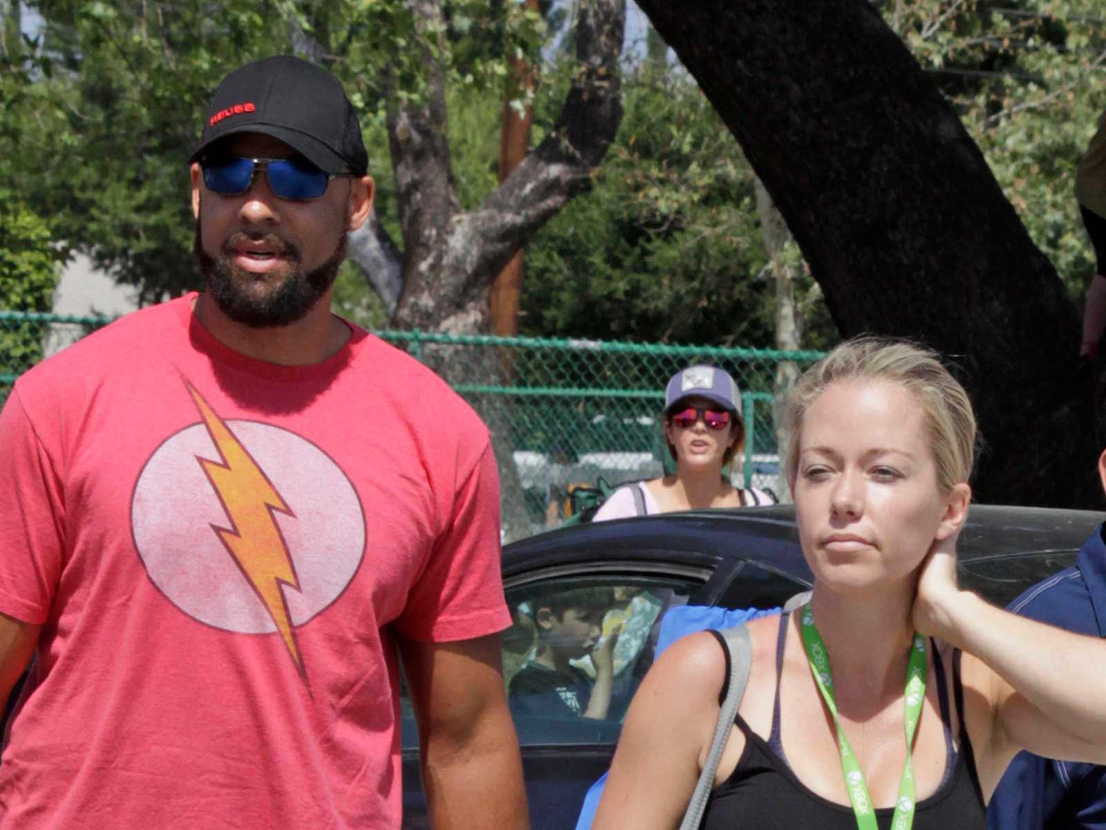 Hank Baskett Responds to Kendra Wilkinson's Divorce Filing, All Signs